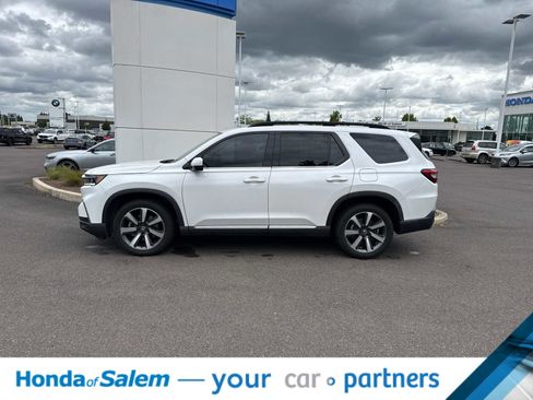 Used 2023 Honda Pilot Touring image 3