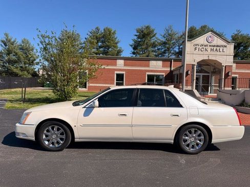 Used 2009 Cadillac DTS Luxury I w/ Sun And Navigation Package image 9