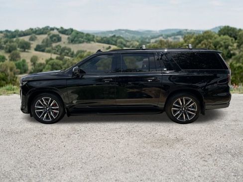 Used 2023 Cadillac Escalade ESV Sport Platinum w/ Heavy-Duty Trailer Package AWD/4WD image 5