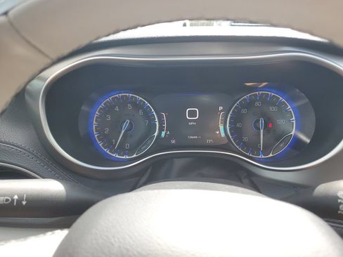 Used 2019 Chrysler Pacifica Limited w/ Tire & Wheel Group FWD image 24