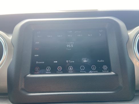 Used 2020 Jeep Wrangler Unlimited Sahara image 20