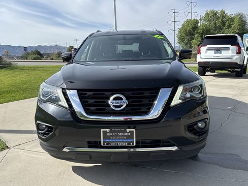 Used 2017 Nissan Pathfinder SL w/ SL Tech Package AWD/4WD image 8