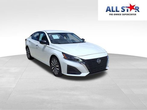 Used 2025 Nissan Altima 2.5 SV FWD image 1