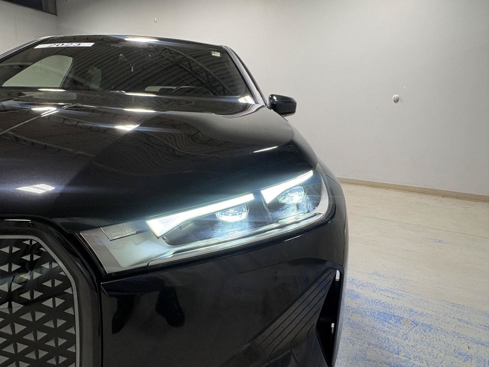 Used 2023 BMW iX xDrive50 w/ Sport Package AWD/4WD image 33