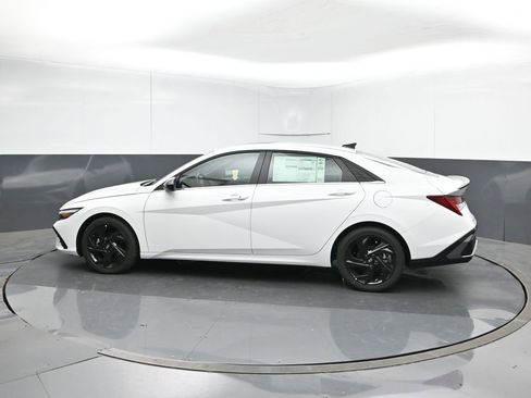 New 2026 Hyundai Elantra SEL Sport Premium FWD image 3