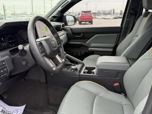 Used 2025 Toyota 4Runner Trailhunter image 10