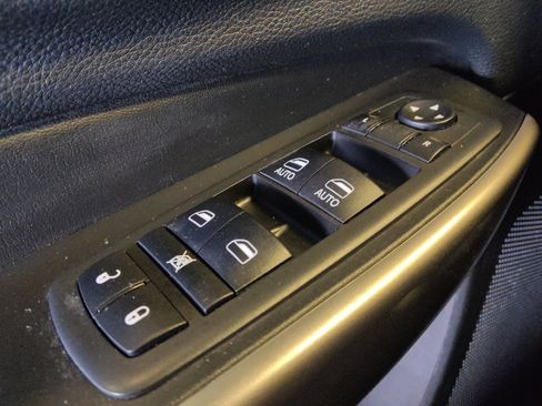 Used 2019 Jeep Cherokee Latitude Plus w/ Trailer Tow Group AWD/4WD image 27