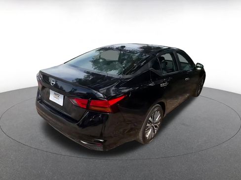 Used 2025 Nissan Altima 2.5 SV FWD image 14