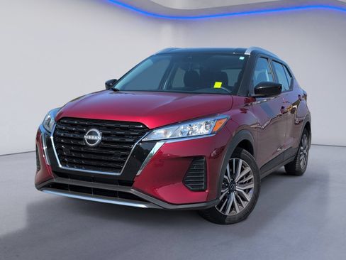 Used 2024 Nissan Kicks SV FWD image 2