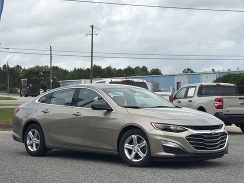 Used 2022 Chevrolet Malibu LS FWD image 2