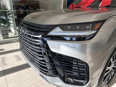 Certified 2025 Lexus LX 600 4WD w/ Appearance Package image 8