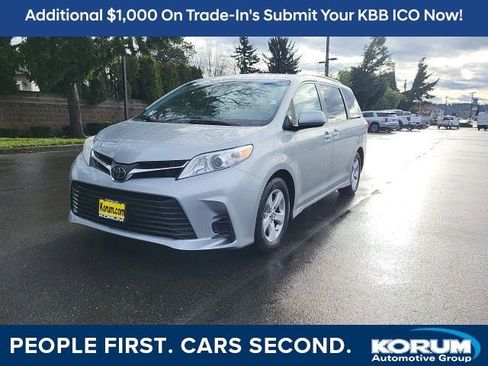 Used 2019 Toyota Sienna LE image 1