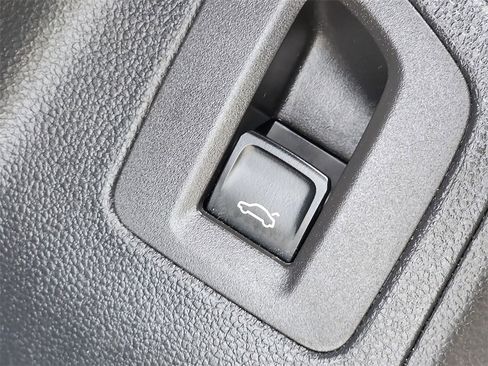 Used 2023 Volkswagen Atlas SE image 27