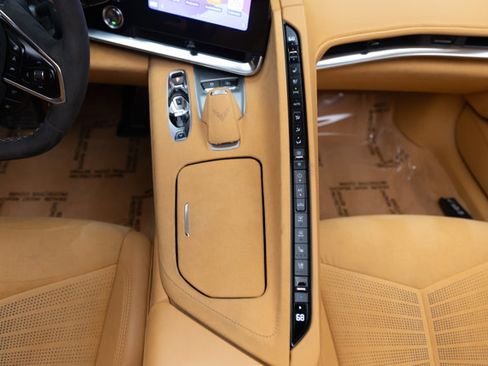 Used 2020 Chevrolet Corvette Stingray Premium Cpe w/ 3LT Preferred Equipment Group image 9