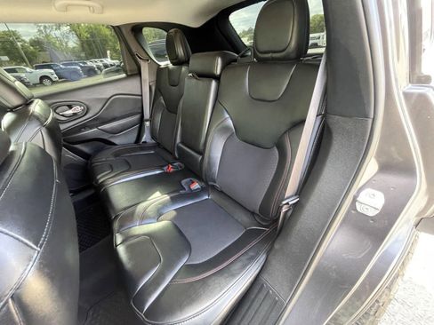 Used 2021 Jeep Cherokee Trailhawk AWD/4WD image 42