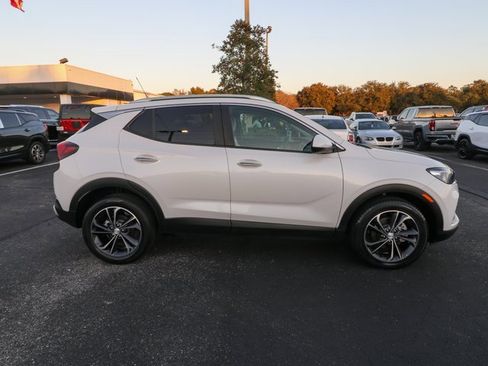 Used 2022 Buick Encore GX Select image 11