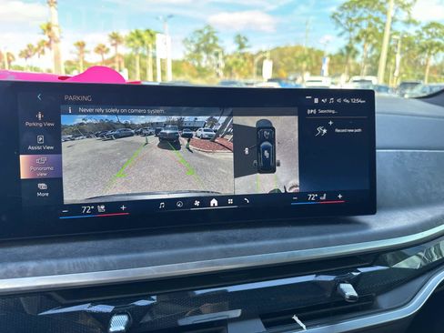 Used 2025 BMW X5 sDrive40i w/ Premium Package image 27