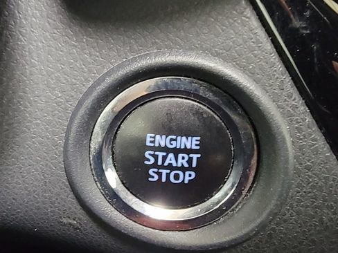 Used 2019 Toyota C-HR XLE FWD image 21