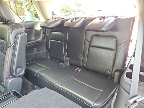 Used 2025 Nissan Pathfinder Platinum image 32