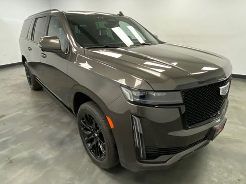 Used 2021 Cadillac Escalade ESV Sport Platinum w/ LPO, ONYX Package image 8