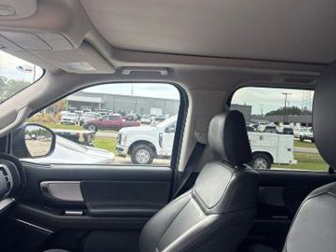 Certified 2025 Ford Expedition Active RWD image 5
