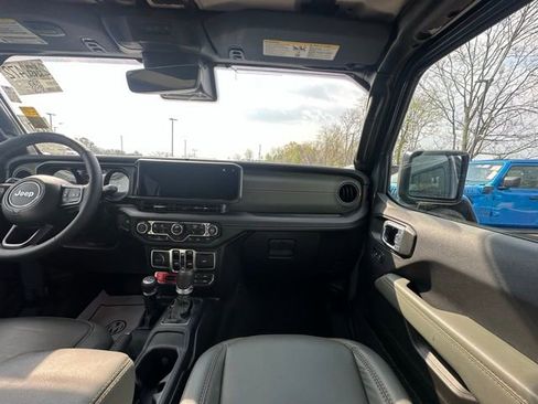 Used 2025 Jeep Gladiator Mojave image 29
