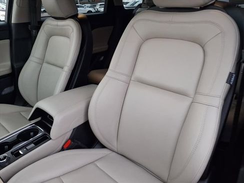 Certified 2025 Lincoln Corsair FWD image 6