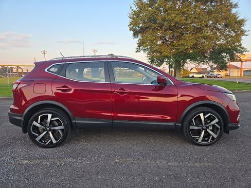 Used 2021 Nissan Rogue Sport SL w/ Premium Package image 8