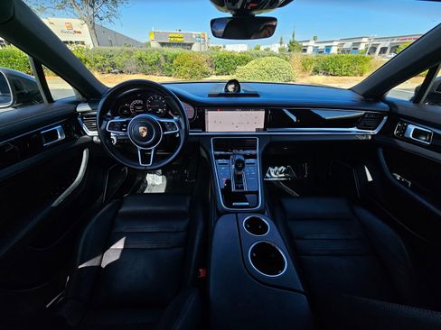 Used 2018 Porsche Panamera image 20