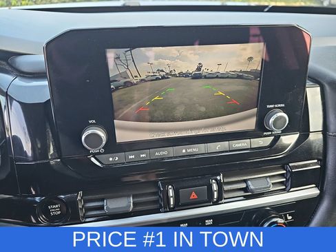 Used 2025 Nissan Pathfinder SV FWD image 23