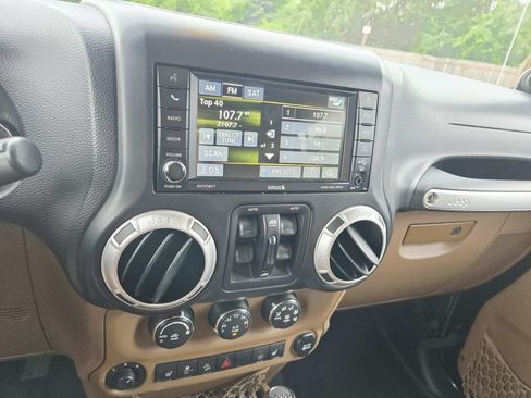 Used 2013 Jeep Wrangler Unlimited Sahara w/ Dual Top Group AWD/4WD image 28