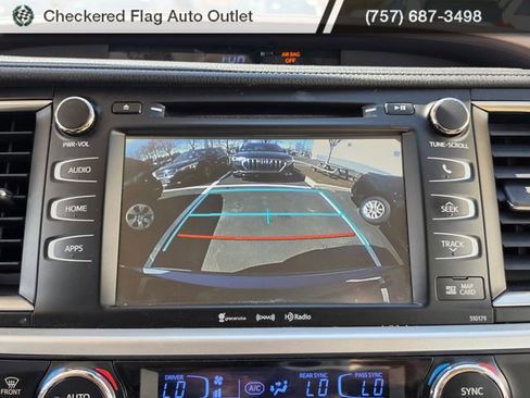 Used 2018 Toyota Highlander XLE image 17