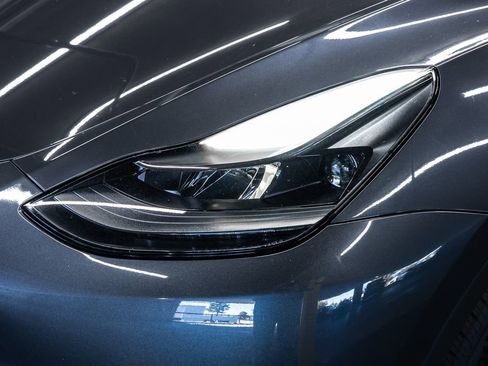 Used 2023 Tesla Model Y Long Range image 9