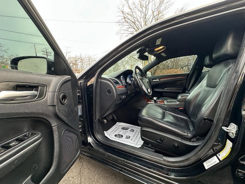 Used 2014 Chrysler 300 RWD image 23