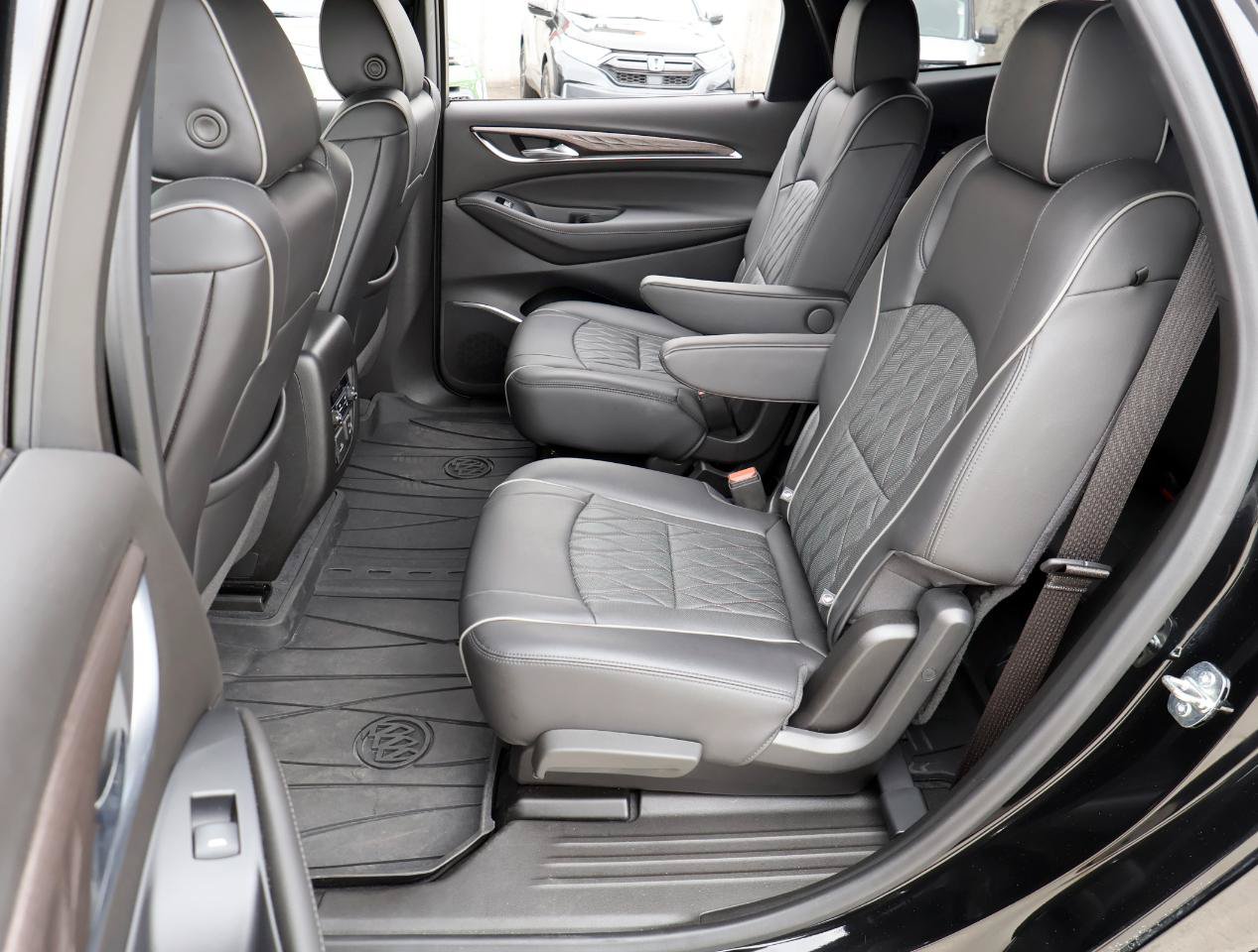 Used 2022 Buick Enclave Avenir w/ Avenir Technology Package FWD image 21