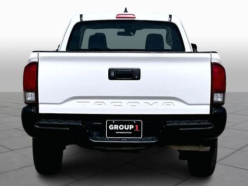 Used 2018 Toyota Tacoma SR image 5