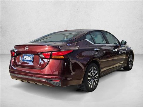 Used 2025 Nissan Altima 2.5 SV FWD image 5