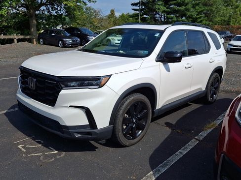 Used 2025 Honda Pilot Black Edition image 3