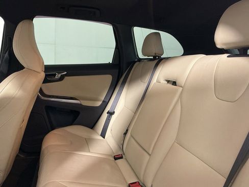 Used 2015 Volvo XC60 T5 Premier w/ Proximity Package image 25