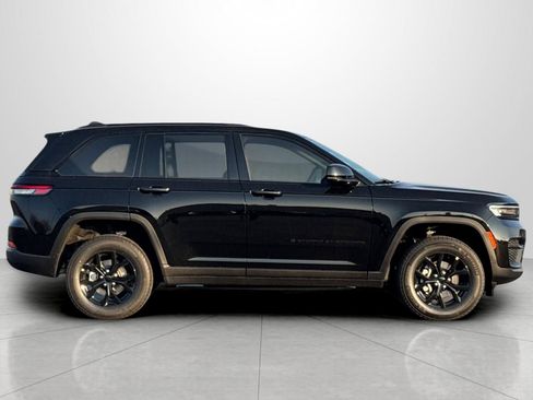 New 2025 Jeep Grand Cherokee Altitude image 4