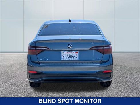 Certified 2023 Volkswagen Jetta SE w/ Panoramic Sunroof Package FWD image 4