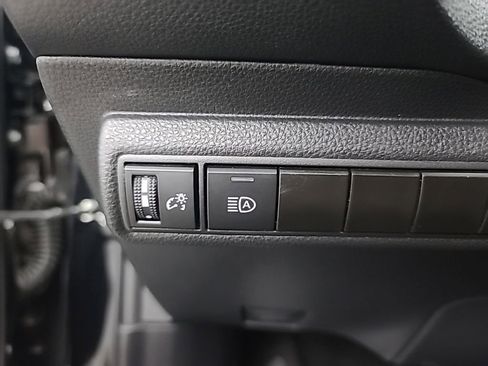 Used 2025 Toyota Corolla LE image 27