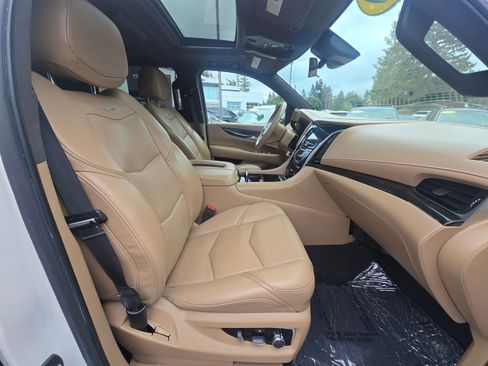 Used 2020 Cadillac Escalade Platinum AWD/4WD image 11