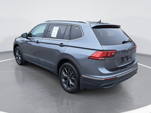 Certified 2023 Volkswagen Tiguan SE w/ Panoramic Sunroof Package image 5