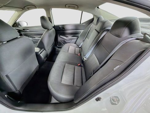 Used 2025 Nissan Altima 2.5 SV FWD image 28