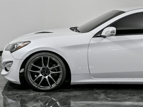 Used 2015 Hyundai Genesis 3.8 image 6