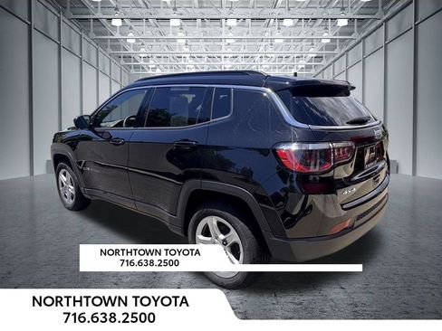 Used 2023 Jeep Compass Latitude w/ Convenience Group AWD/4WD image 4