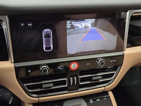 Certified 2026 Porsche Macan AWD/4WD image 22