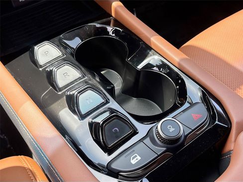 New 2025 VinFast VF 8 Plus AWD/4WD image 16