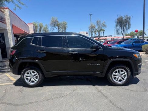 Used 2021 Jeep Compass Sport AWD/4WD image 2